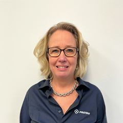 Helene Törnros - Order, kundcenter, lager & takfövaltning